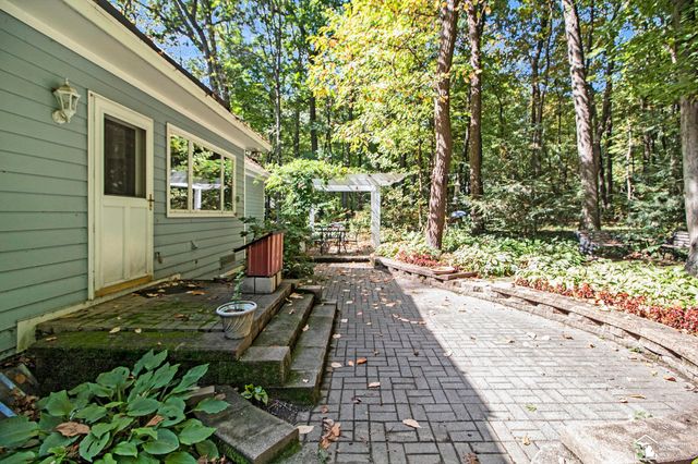 9453 Whispering Pines Drive, Saline, MI 48176