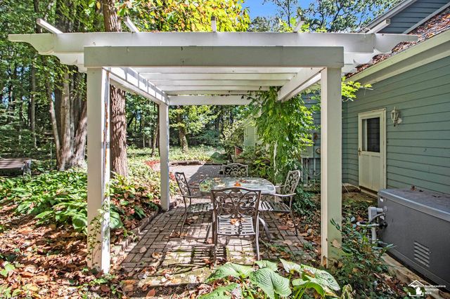 9453 Whispering Pines Drive, Saline, MI 48176