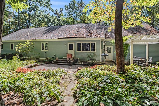 9453 Whispering Pines Drive, Saline, MI 48176