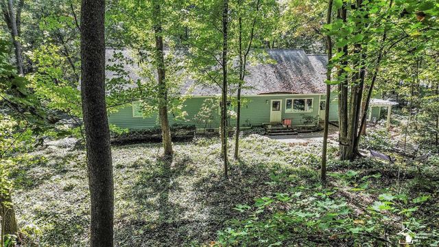 9453 Whispering Pines Drive, Saline, MI 48176