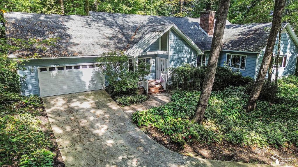 9453 Whispering Pines Drive, Saline, MI 48176