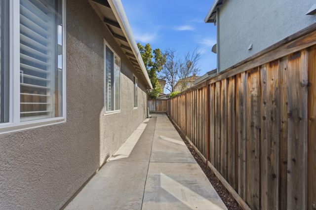 2138 Sherington Way, Sacramento, CA 95835