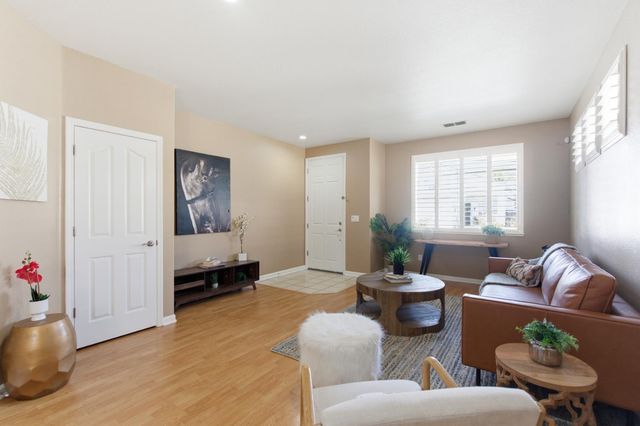 2138 Sherington Way, Sacramento, CA 95835