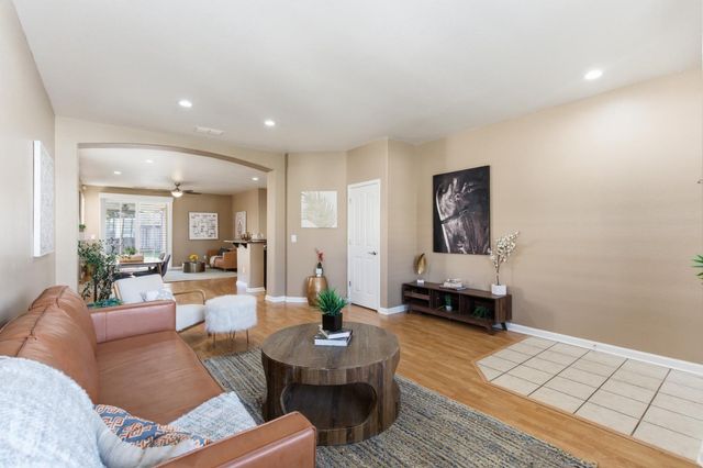 2138 Sherington Way, Sacramento, CA 95835