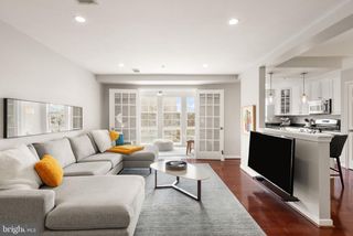 4065 S FOUR MILE RUN DR #302, Arlington, VA 22204