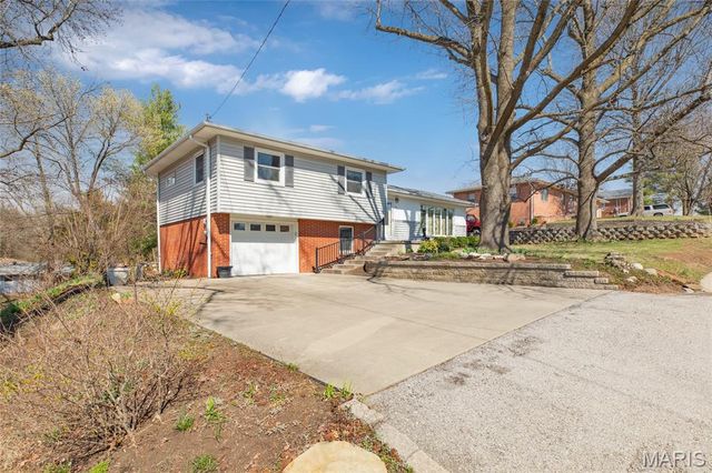 457 W Rosewood, East Alton, IL 62024