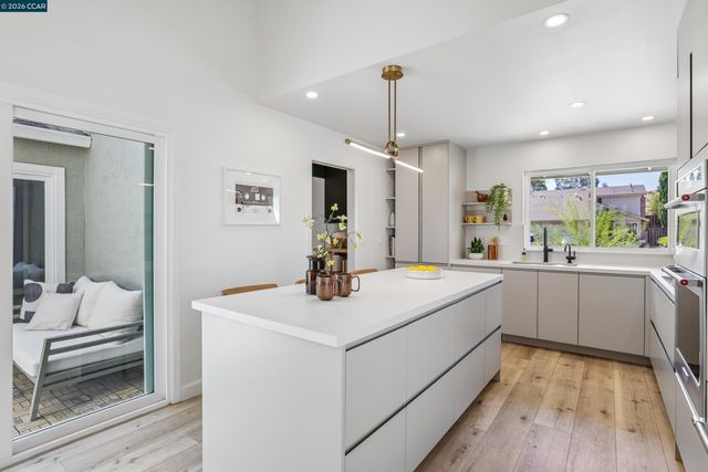 4893 Shadowfalls Dr, Martinez, CA 94553