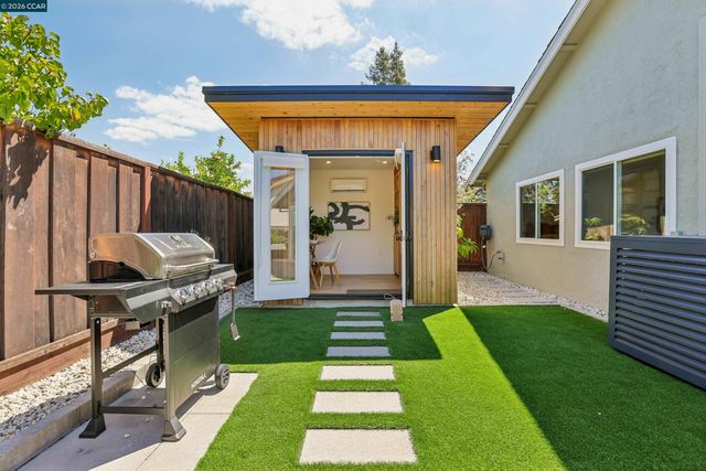 4893 Shadowfalls Dr, Martinez, CA 94553