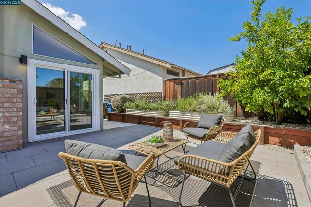 4893 Shadowfalls Dr, Martinez, CA 94553