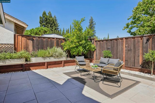 4893 Shadowfalls Dr, Martinez, CA 94553