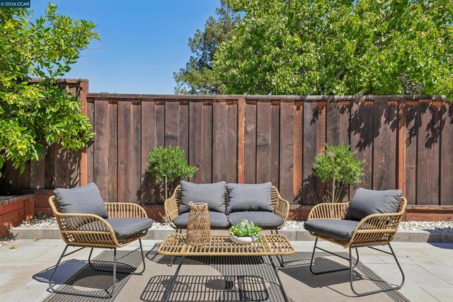 4893 Shadowfalls Dr, Martinez, CA 94553