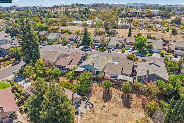 4893 Shadowfalls Dr, Martinez, CA 94553