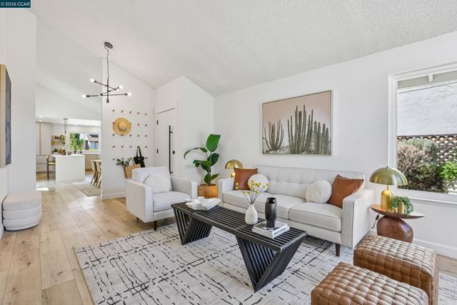 4893 Shadowfalls Dr, Martinez, CA 94553