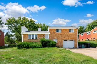 22 Rolling Road, Cranberry Twp, PA 16066
