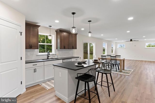 56 PINETREE DR, Duncannon, PA 17020
