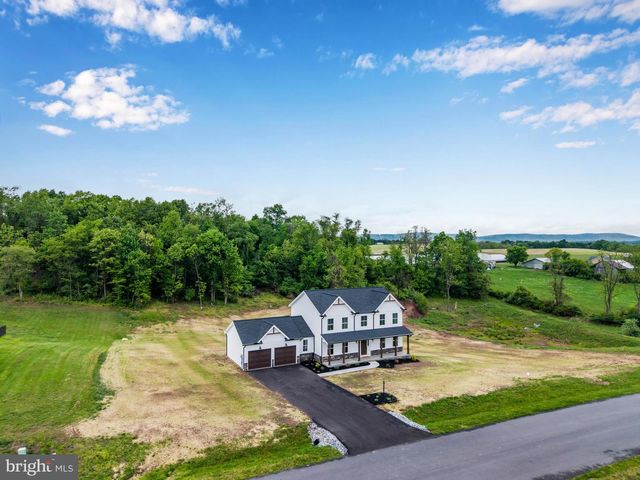 56 PINETREE DR, Duncannon, PA 17020