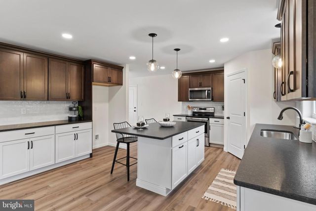 56 PINETREE DR, Duncannon, PA 17020