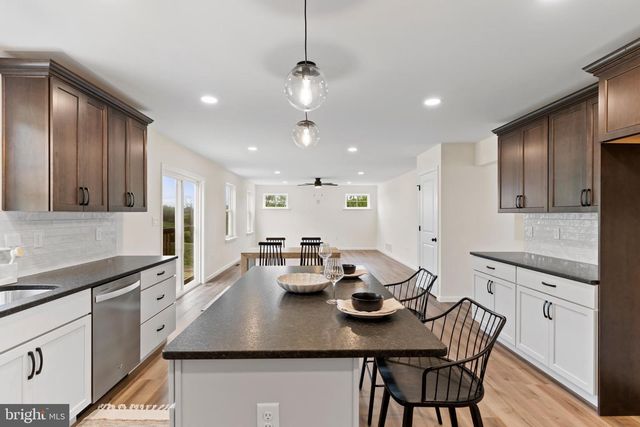 56 PINETREE DR, Duncannon, PA 17020