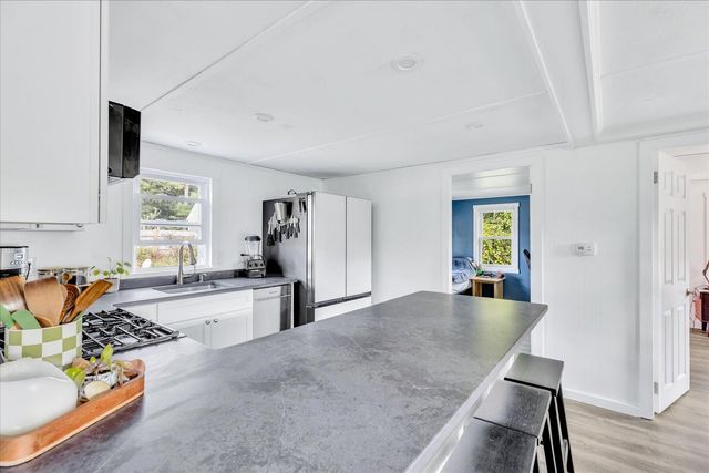 25 Raspberry Lane, Marstons Mills, MA 02648