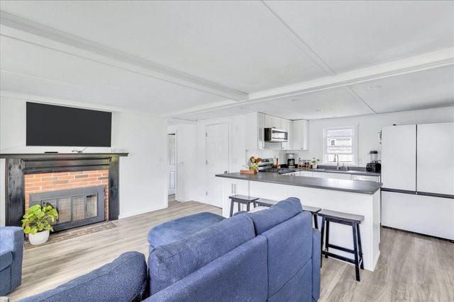 25 Raspberry Lane, Marstons Mills, MA 02648