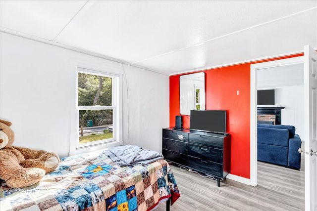 25 Raspberry Lane, Marstons Mills, MA 02648