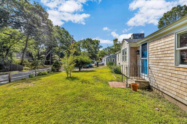 25 Raspberry Lane, Marstons Mills, MA 02648