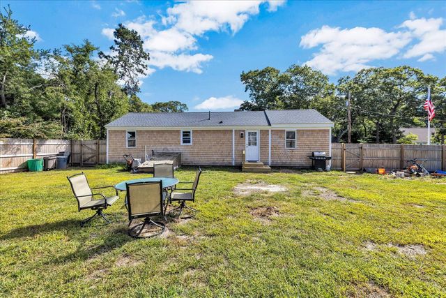 25 Raspberry Lane, Marstons Mills, MA 02648