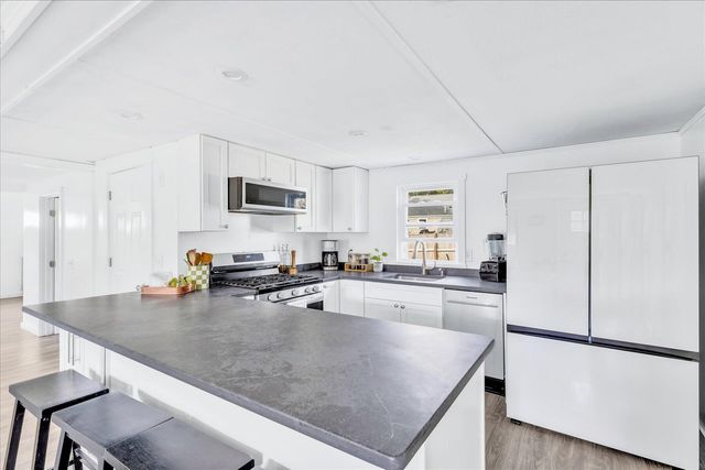 25 Raspberry Lane, Marstons Mills, MA 02648