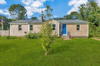 25 Raspberry Lane, Marstons Mills, MA 02648