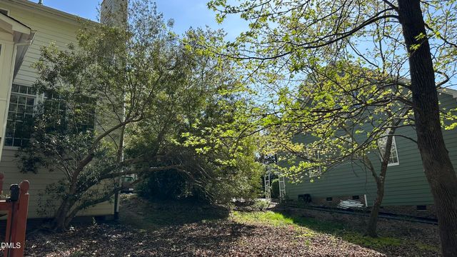 8 Arrowwood Court, Durham, NC 27712
