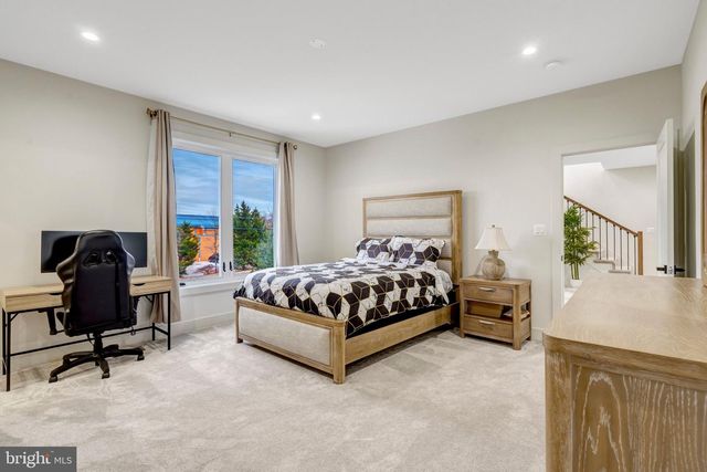 8709 YORKSHIRE LN, Manassas, VA 20111