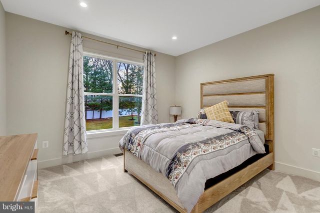 8709 YORKSHIRE LN, Manassas, VA 20111