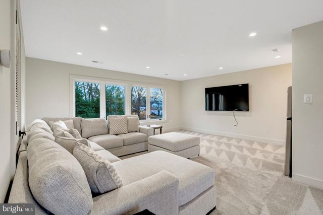 8709 YORKSHIRE LN, Manassas, VA 20111