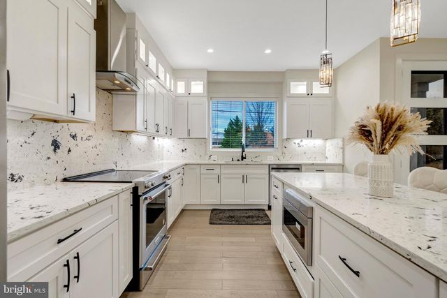 8709 YORKSHIRE LN, Manassas, VA 20111