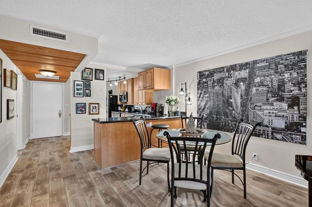 3 Royal Palm Way 102, Boca Raton, FL 33432