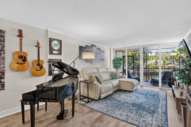 3 Royal Palm Way 102, Boca Raton, FL 33432