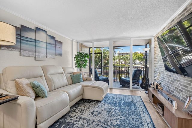 3 Royal Palm Way 102, Boca Raton, FL 33432