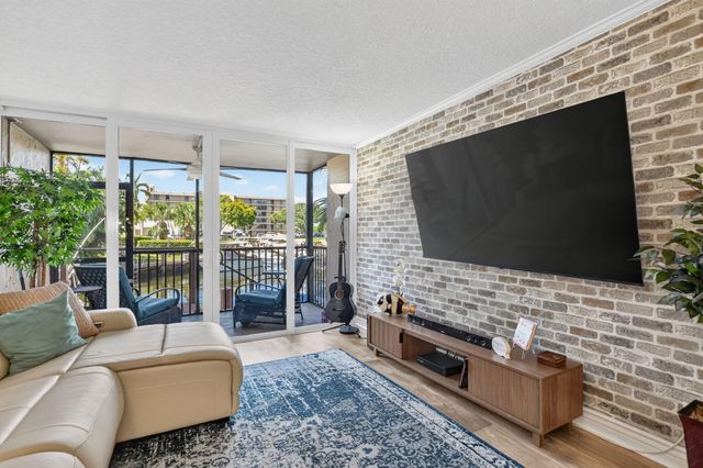 3 Royal Palm Way 102, Boca Raton, FL 33432