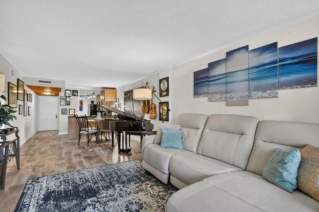 3 Royal Palm Way 102, Boca Raton, FL 33432