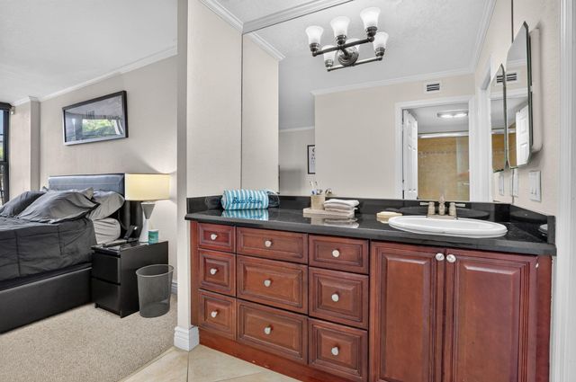 3 Royal Palm Way 102, Boca Raton, FL 33432