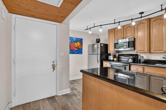 3 Royal Palm Way 102, Boca Raton, FL 33432