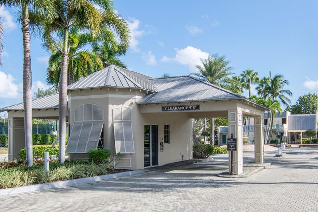 3 Royal Palm Way 102, Boca Raton, FL 33432