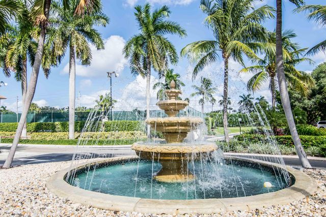 3 Royal Palm Way 102, Boca Raton, FL 33432