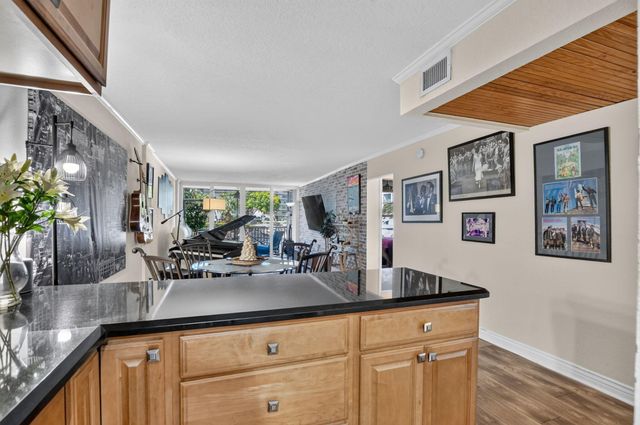 3 Royal Palm Way 102, Boca Raton, FL 33432