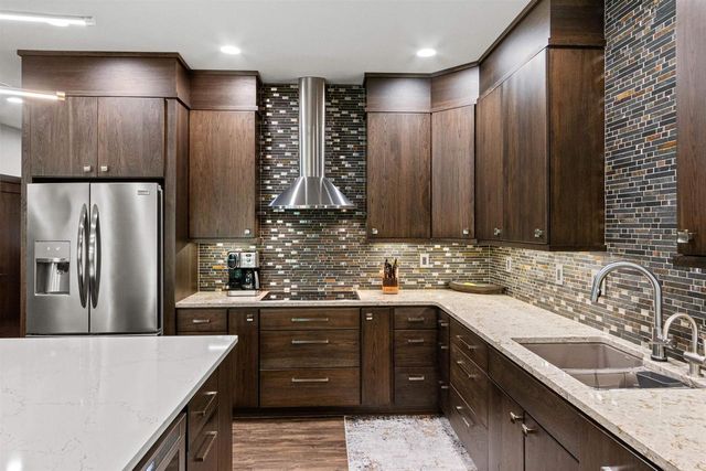 1855 WHITEWATER COVE, Plover, WI 54467