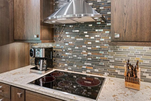 1855 WHITEWATER COVE, Plover, WI 54467