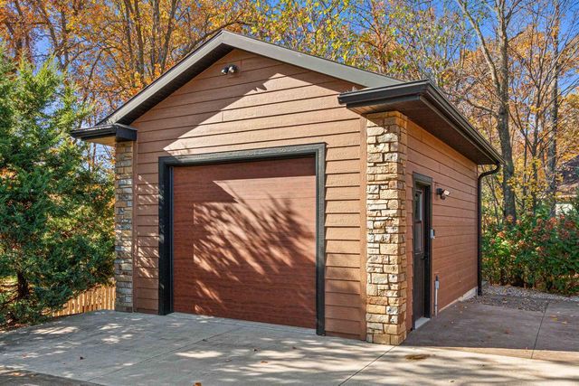 1855 WHITEWATER COVE, Plover, WI 54467