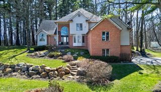 5721 Coralwood Court, Commerce Charter Township, MI 48382