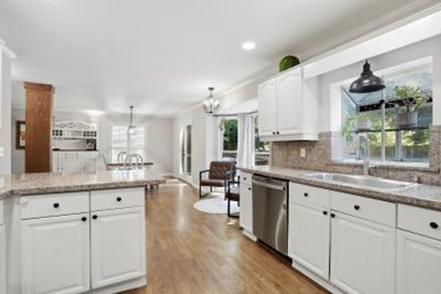 1527 Pangborn Station Dr., Decatur, GA 30033