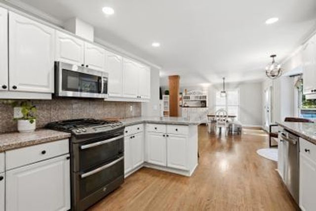 1527 Pangborn Station Dr., Decatur, GA 30033